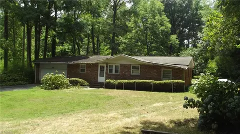 3925 Sedgegrow Dr, Greensboro, NC 27407