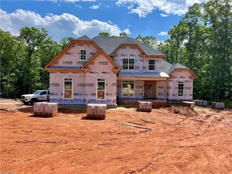 4040 Estate Dr, Lewisville, NC 27023
