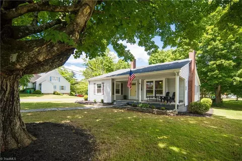 139 Lynchburg Rd, Pilot Mountain, NC 27041