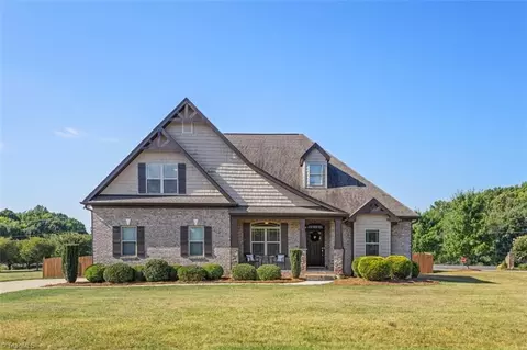 104 Tyler Ct, Advance, NC 27006