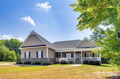 1328 Chickadee Cir, Asheboro, NC 27203