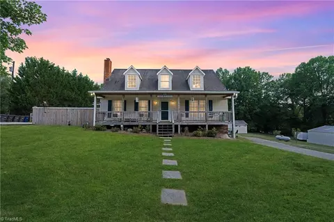 4950 Oak Garden Dr, Kernersville, NC 27284