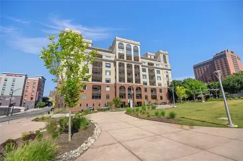 1 Park Vista Ln #130, Winston Salem, NC 27101