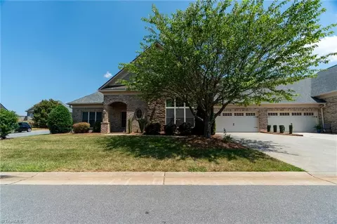 6824 Stone Gables Dr, Thomasville, NC 27360 photo 2