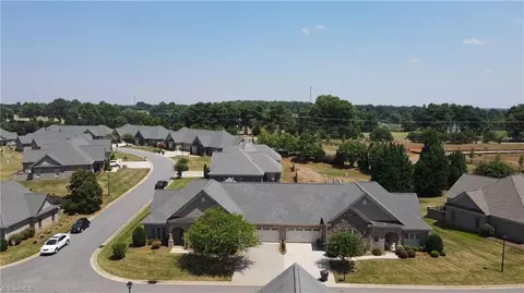 6824 Stone Gables Dr, Thomasville, NC 27360 photo 4