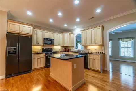 6824 Stone Gables Dr, Thomasville, NC 27360 photo 17