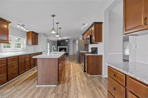 105 Stagecrest Dr, Harmony, NC 28634 photo 9