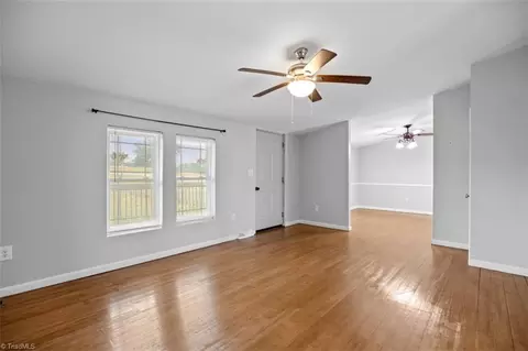 105 Stagecrest Dr, Harmony, NC 28634 photo 4