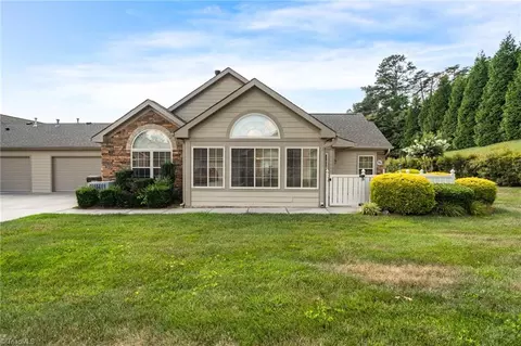 4281 Plantation Ridge Ln, Greensboro, NC 27409