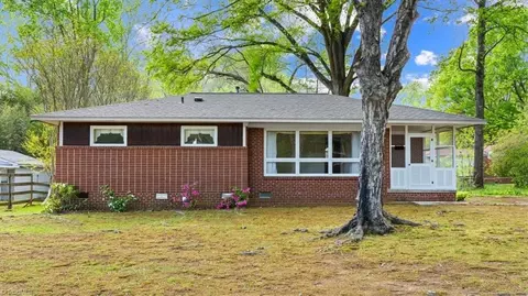 2705 Wynnewood Dr, Greensboro, NC 27408