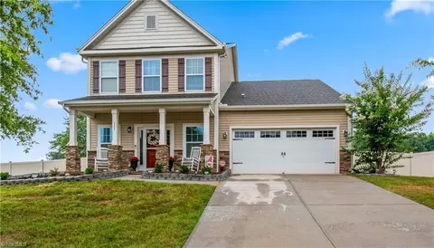 157 Scotch Moss Dr, Advance, NC 27006
