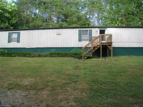 1401 Carson Rd, Pilot Mountain, NC 27041 photo 2