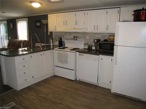 1401 Carson Rd, Pilot Mountain, NC 27041 photo 5