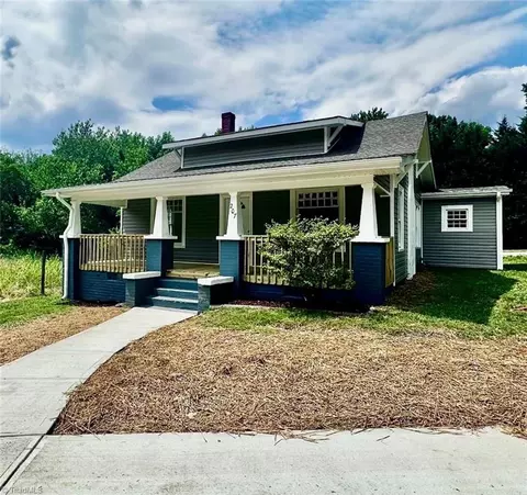 207 Willowood Dr, High Point, NC 27260