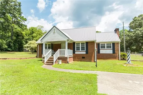 5380 Green Dr, High Point, NC 27265