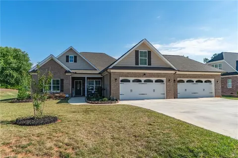 6482 Planters Pl, Thomasville, NC 27360