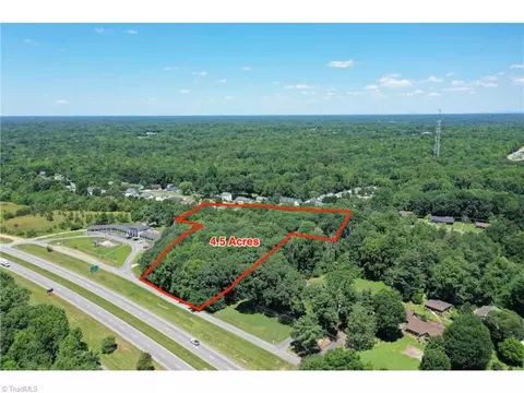 205 North Dr, Thomasville, NC 27360