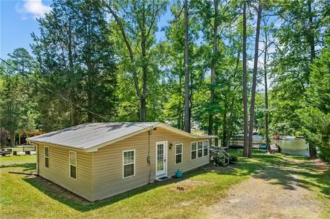 310 Pirates Cv, New London, NC 28127
