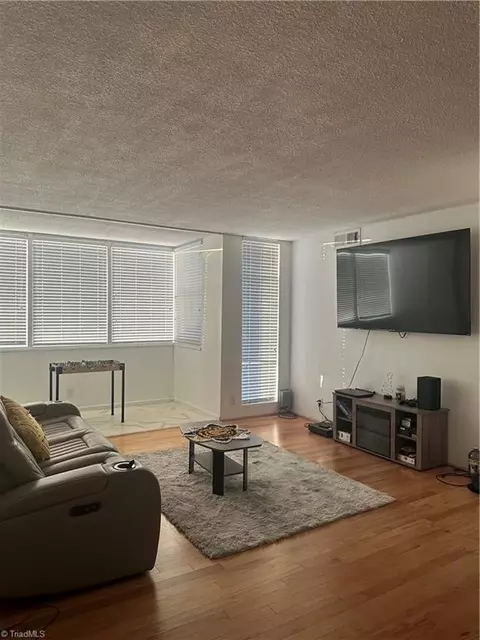 1101 Elm St N #403, Greensboro, NC 27401