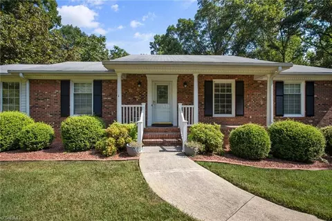 5423 Hiddenbrook Dr, Mcleansville, NC 27301