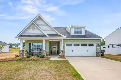 116 Sugar Maple Dr, King, NC 27021