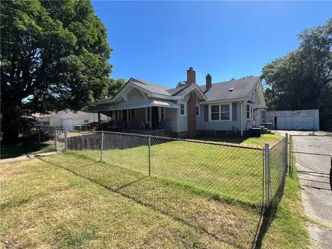 1613 Lovett St, Greensboro, NC 27403
