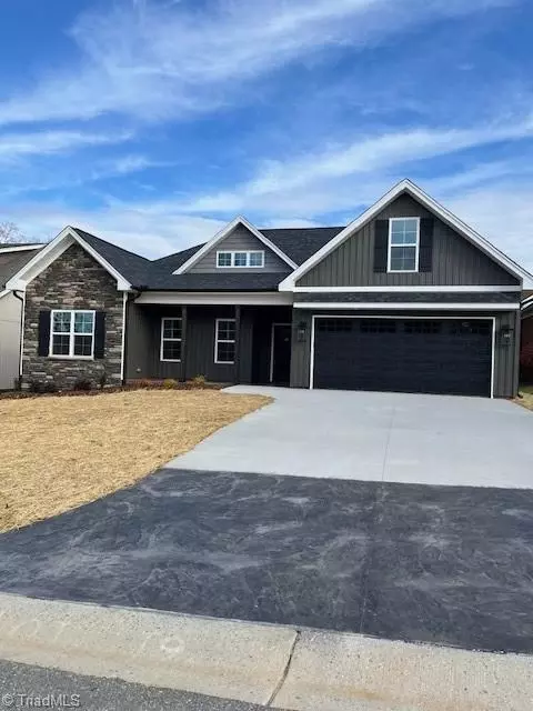 2556 High Meadow Dr, Asheboro, NC 27205