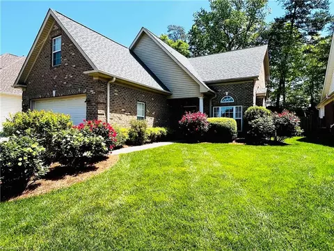 5937 Kenville Green Cir, Kernersville, NC 27284