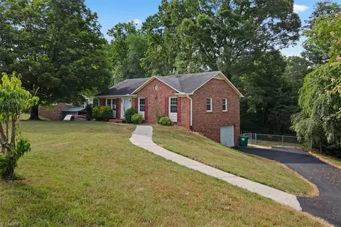 212 Logan Ct, King, NC 27021 photo 3