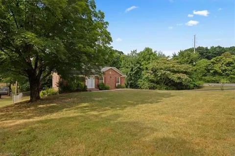 212 Logan Ct, King, NC 27021 photo 2