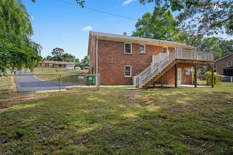 212 Logan Ct, King, NC 27021 photo 4