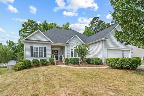 3632 Oak Chase Dr, High Point, NC 27265