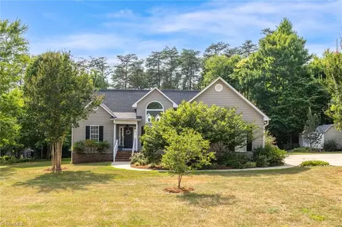 1209 Foxhaven Dr, Greensboro, NC 27455