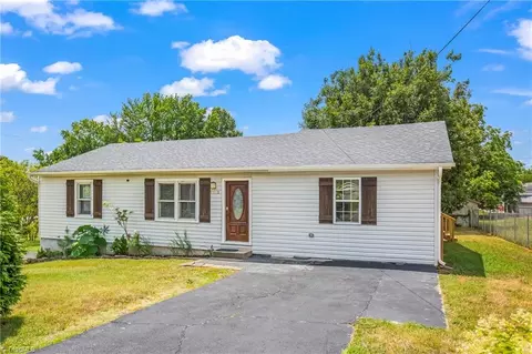 2512 Delaware Pl, High Point, NC 27260