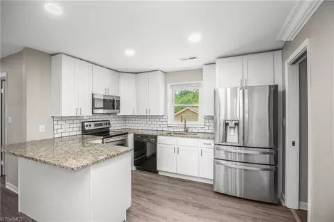2512 Delaware Pl, High Point, NC 27260 photo 8