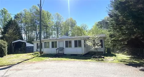 212 Green Walnut St, Traphill, NC 28685