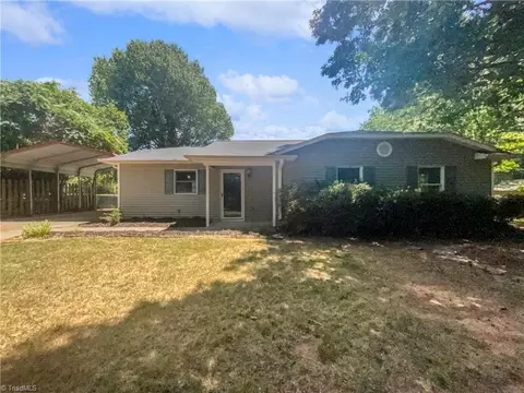 2266 Willow Bend Dr, Kernersville, NC 27284