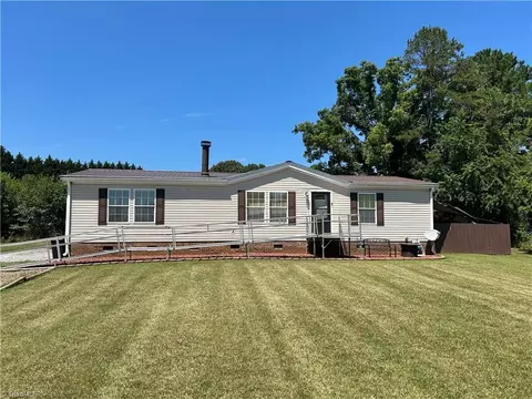 150 Grassy Knoll Ln, Mount Airy, NC 27030