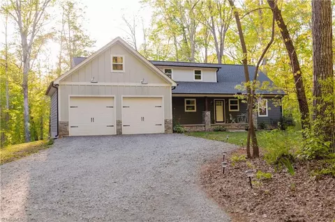 1027 Woodhaven Trl, Yadkinville, NC 27055