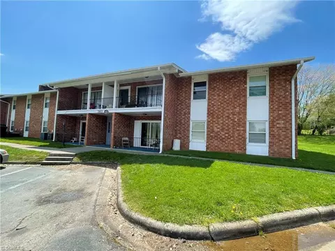 2815 Ohenry Blvd N #G, Greensboro, NC 27405