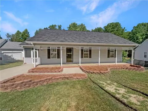 12 Gore Ct, Thomasville, NC 27360