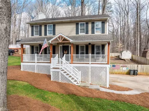 1483 Chimney Rock Dr, Kernersville, NC 27284
