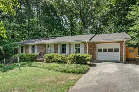 200 Avonwood Dr, Jamestown, NC 27282
