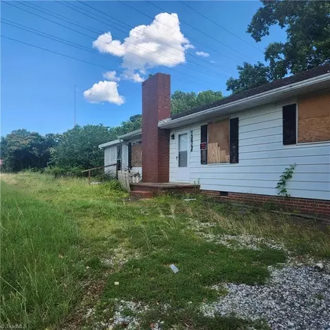 4740 Country Club Rd, Winston Salem, NC 27104