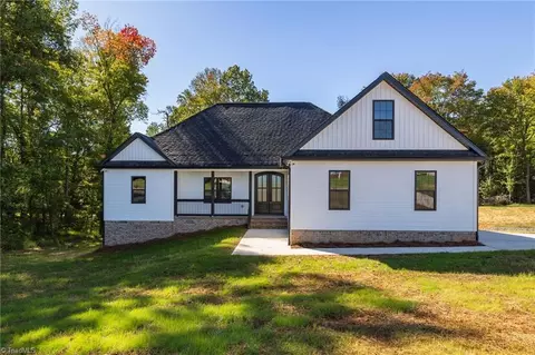6306 Rylan Ct, Browns Summit, NC 27214