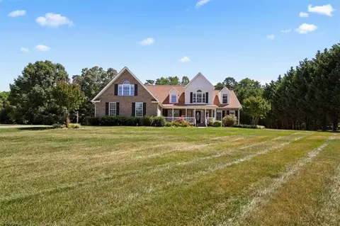 261 Matthews Rd, Pilot Mountain, NC 27041 photo 5