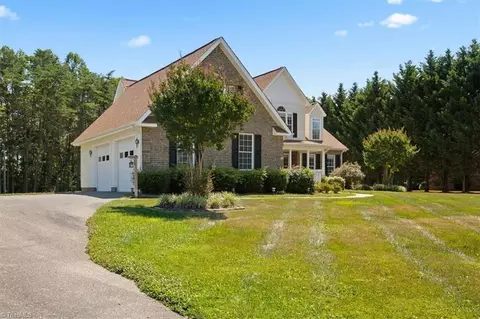 261 Matthews Rd, Pilot Mountain, NC 27041 photo 2