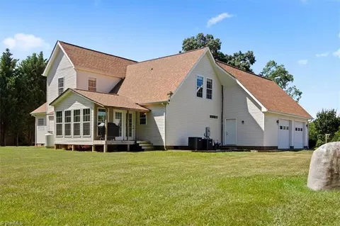 261 Matthews Rd, Pilot Mountain, NC 27041 photo 3