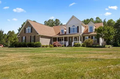 261 Matthews Rd, Pilot Mountain, NC 27041