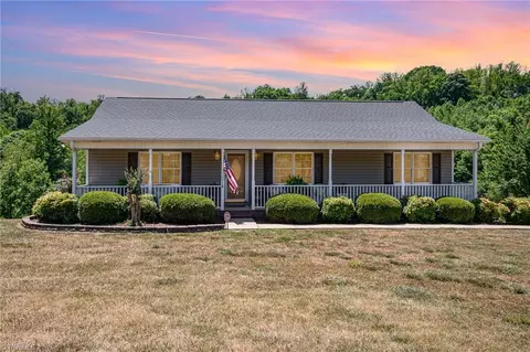 1185 Echo Valley Dr, Walnut Cove, NC 27052